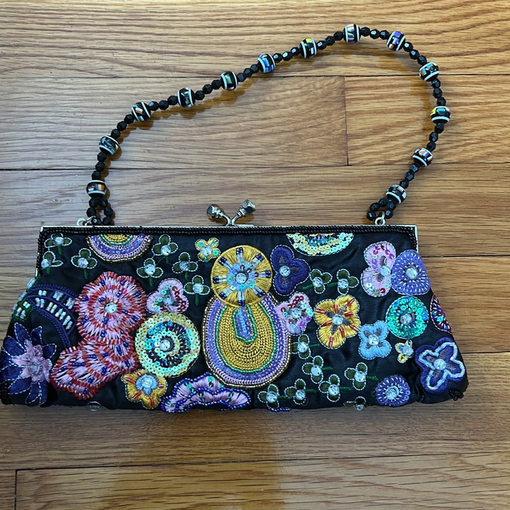 Beaded & Sequin Clutch - Picture 5 of 9